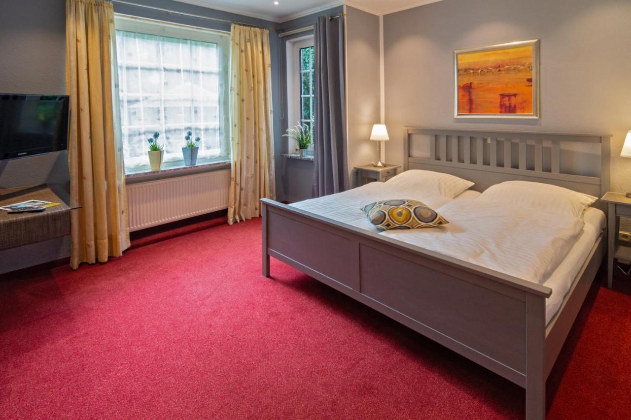 Hotel Am Elisabethufer Jever Exterior photo